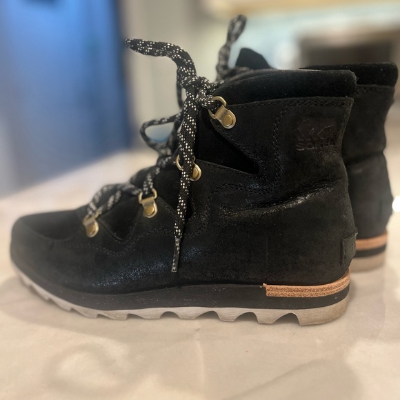 Sorel Sneakchic black suede ankle booties, water/snow-proof, size 8 - Picture 11 of 11